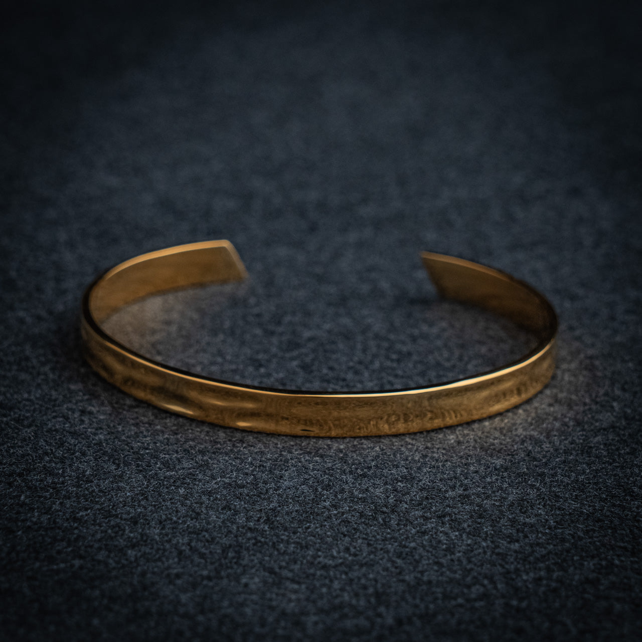 SIGNATURE CUFF