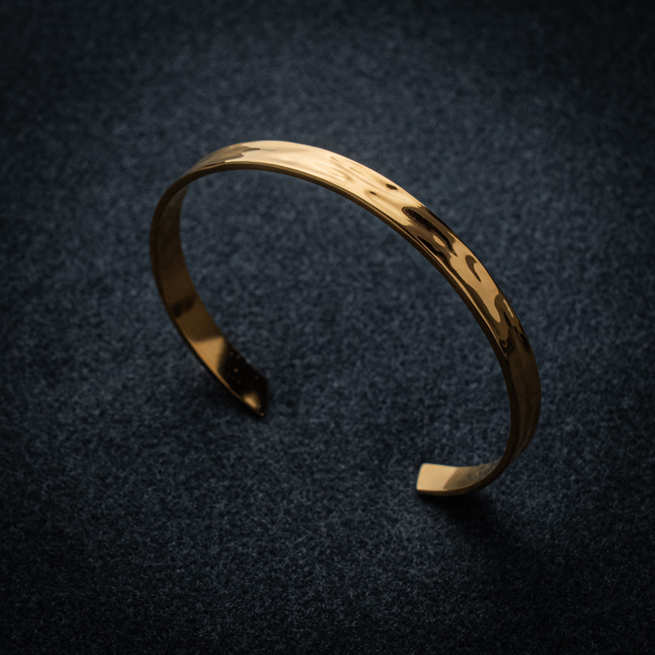 SIGNATURE CUFF