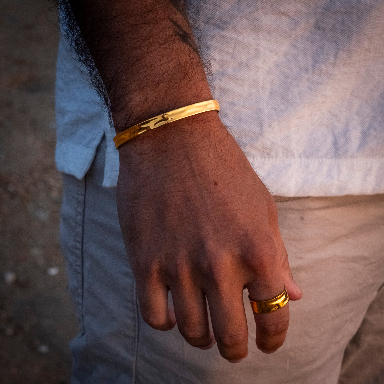 SIGNATURE CUFF
