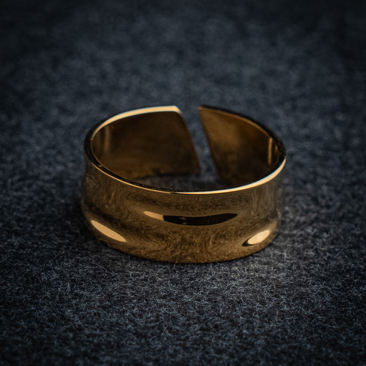 SIGNATURE RING