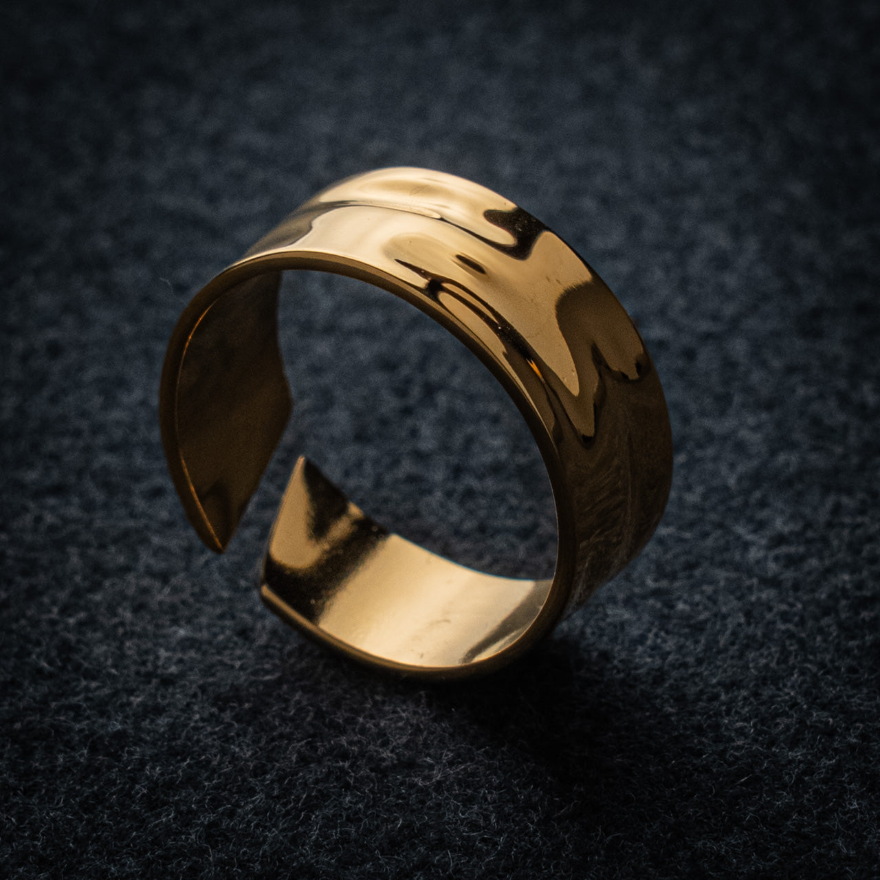 SIGNATURE RING