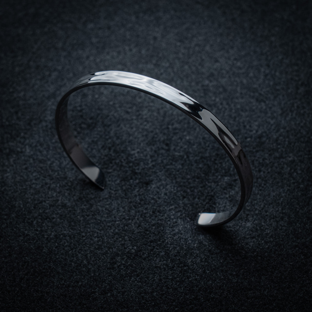 SIGNATURE CUFF