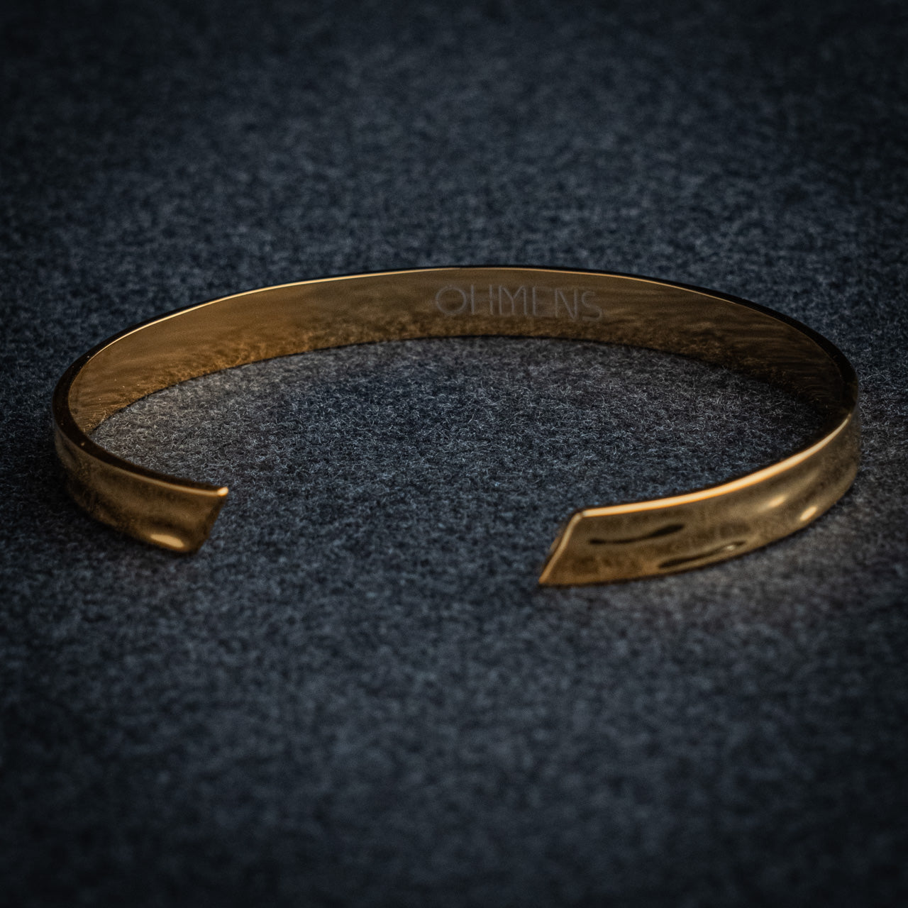 SIGNATURE CUFF