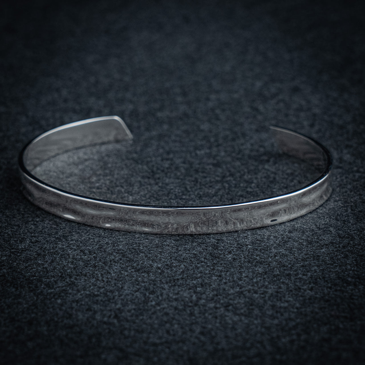 SIGNATURE CUFF