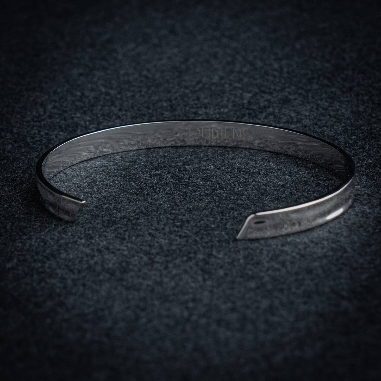 SIGNATURE CUFF