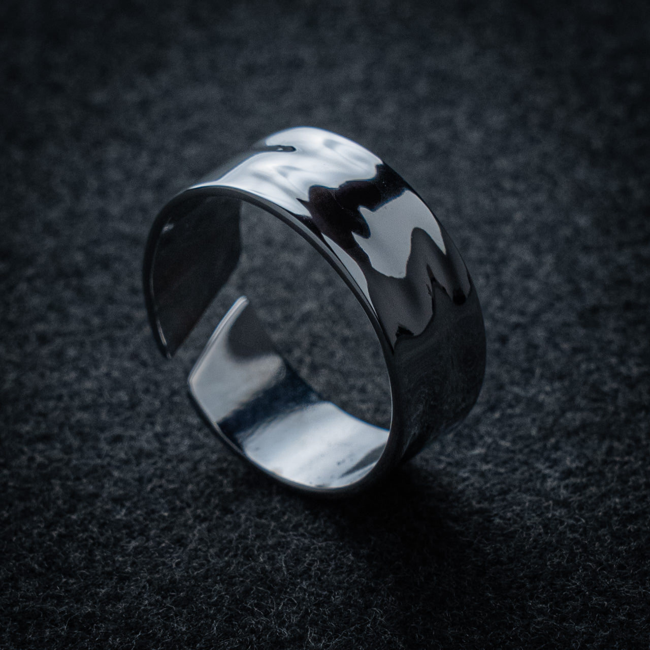 SIGNATURE RING